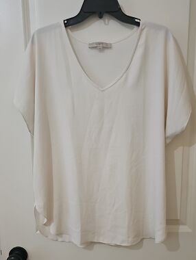 LOFT Cream V-Neck Short Sleeve Blouse